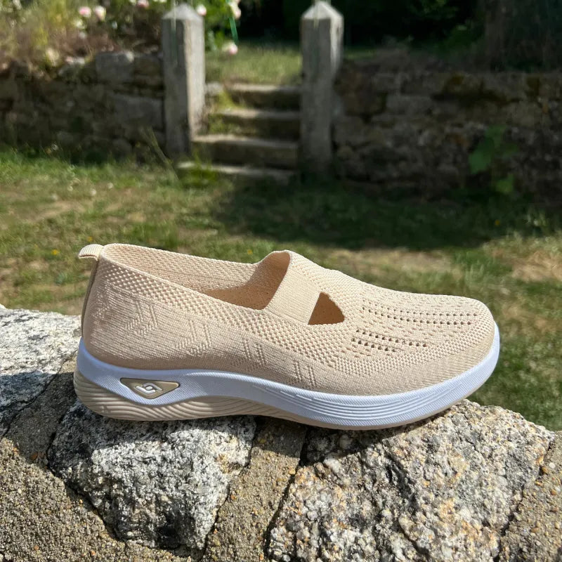 Sneaker comoda e leggera senza lacci in maglia per donna