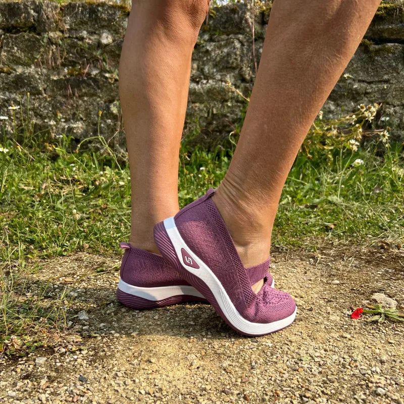 Sneaker comoda e leggera senza lacci in maglia per donna