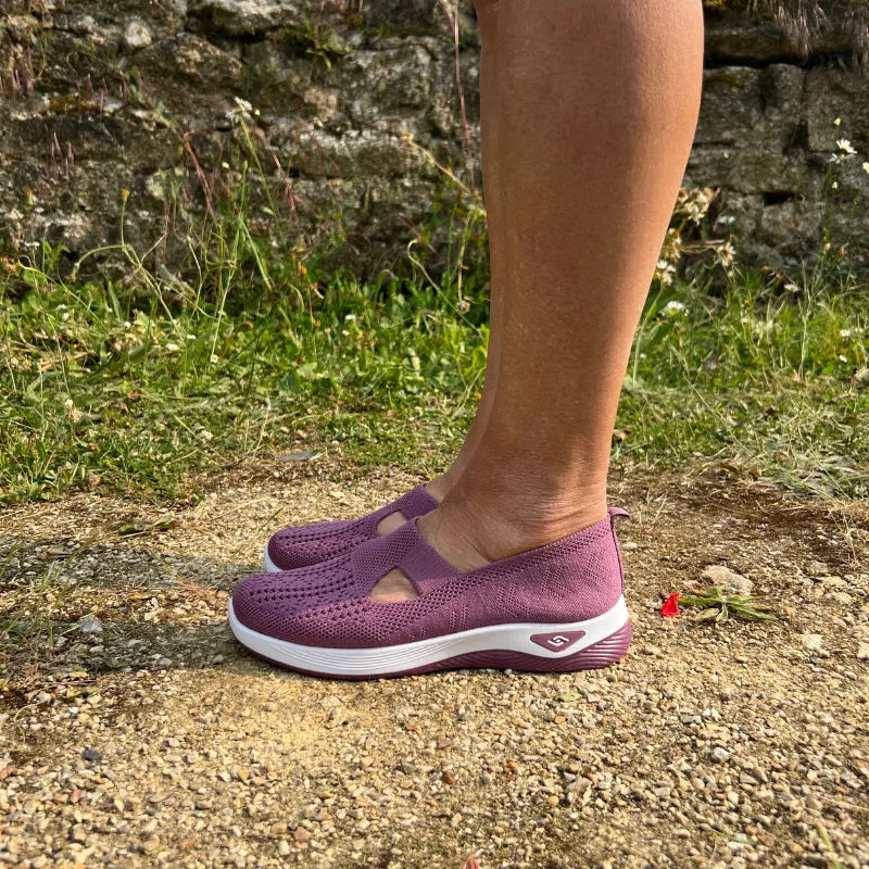 Sneaker comoda e leggera senza lacci in maglia per donna