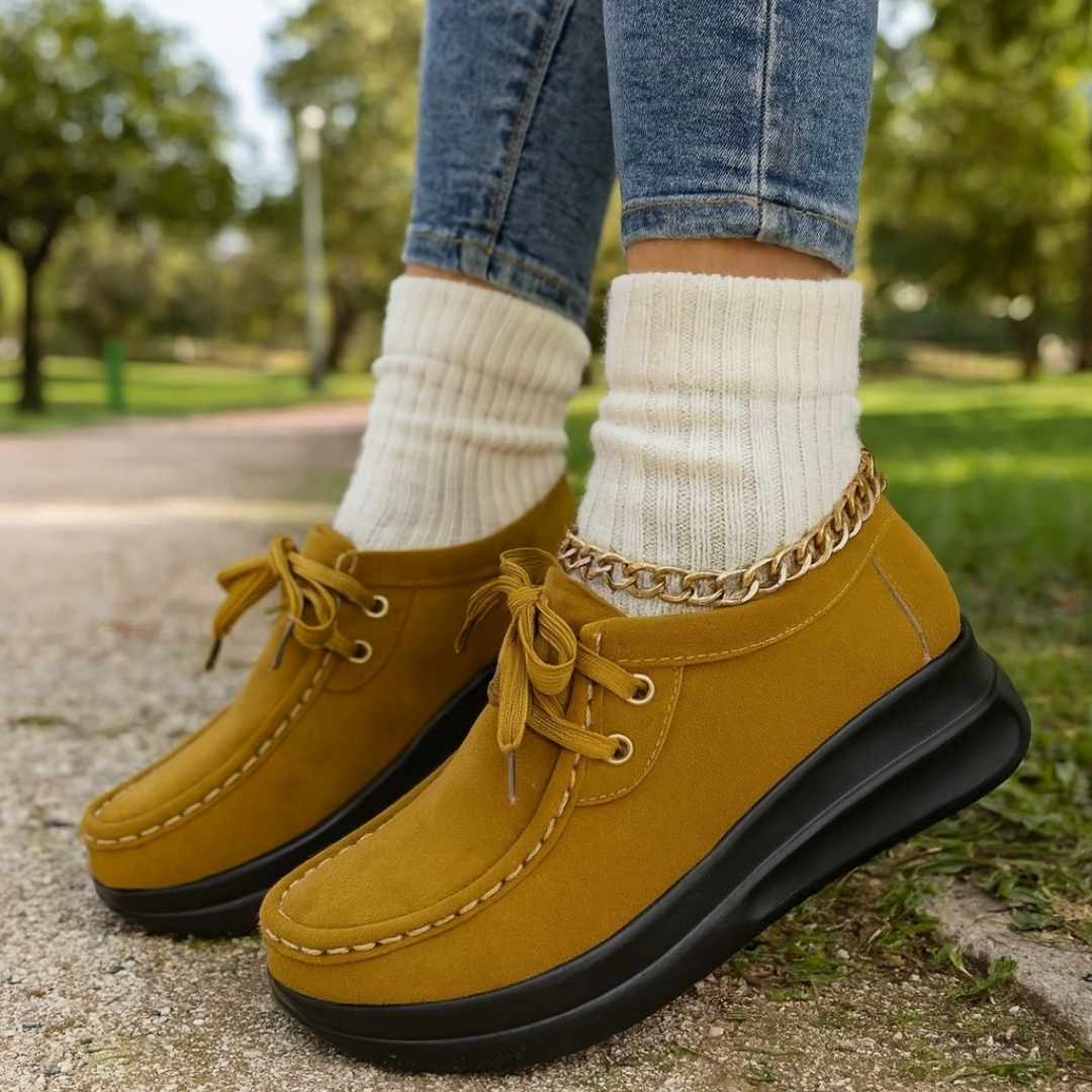 Mocassino Confort con Lacci e Suola Platform in Camoscio per Donna