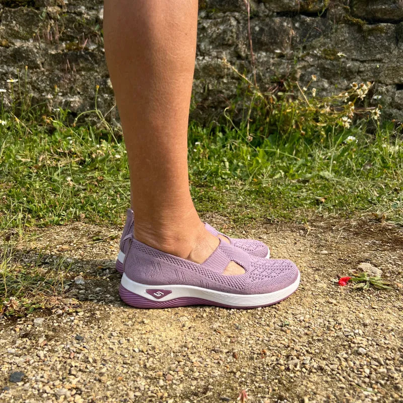 Sneaker comoda e leggera senza lacci in maglia per donna