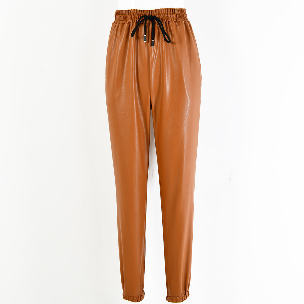 Pantaloni jogger a vita elastica in similpelle da donna  