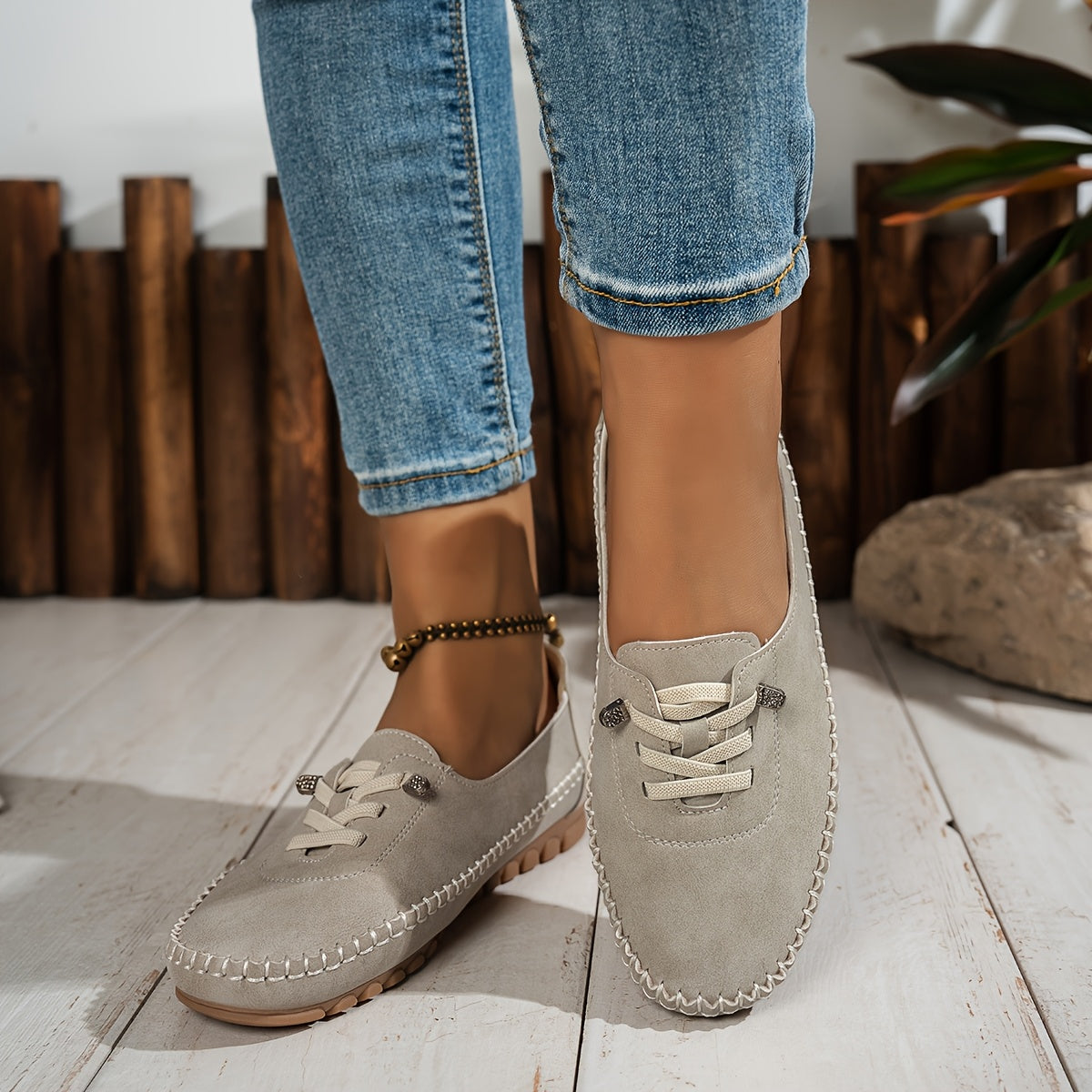 Mocassino Confort con Lacci Decorativi in Similpelle per Donna
