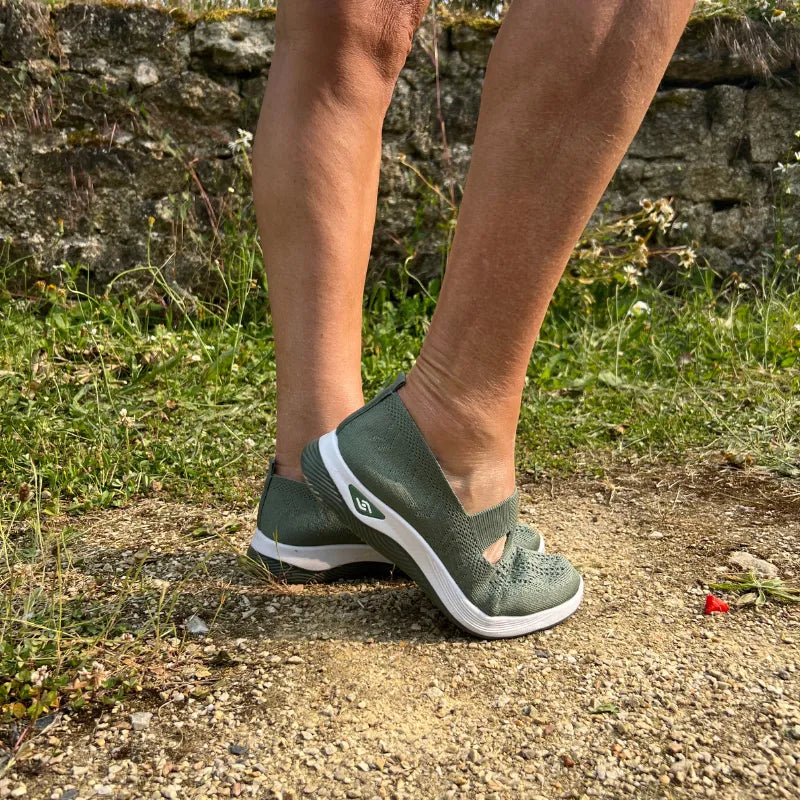 Sneaker comoda e leggera senza lacci in maglia per donna