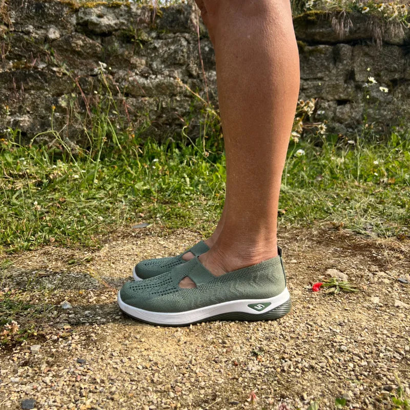 Sneaker comoda e leggera senza lacci in maglia per donna
