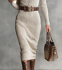 Vestito midi aderente con maniche lunghe e scollo a V in maglia a coste