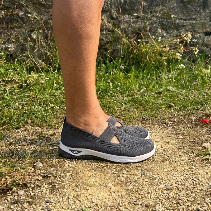 Sneaker comoda e leggera senza lacci in maglia per donna