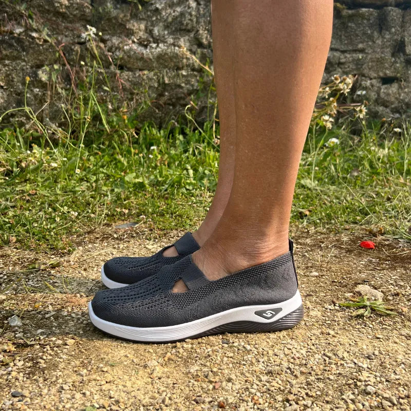 Sneaker comoda e leggera senza lacci in maglia per donna
