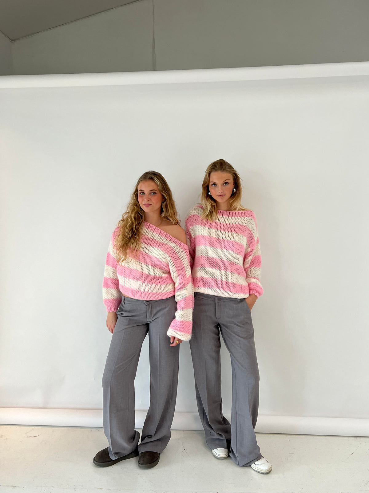 Maglione a maniche lunghe e collo tondo in maglia grossa a righe per donna