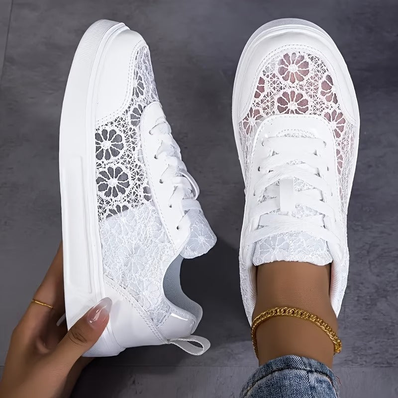 Sneakers in pizzo floreale con lacci da donna