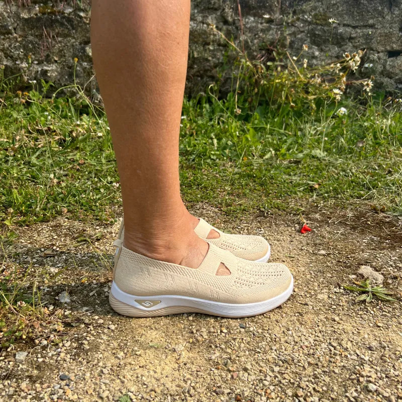 Sneaker comoda e leggera senza lacci in maglia per donna
