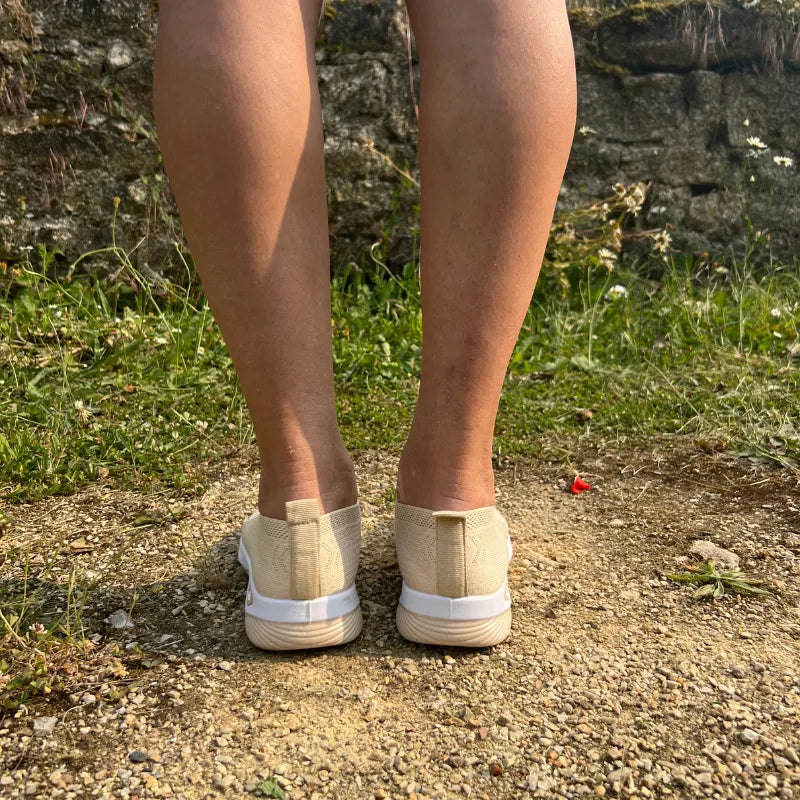 Sneaker comoda e leggera senza lacci in maglia per donna