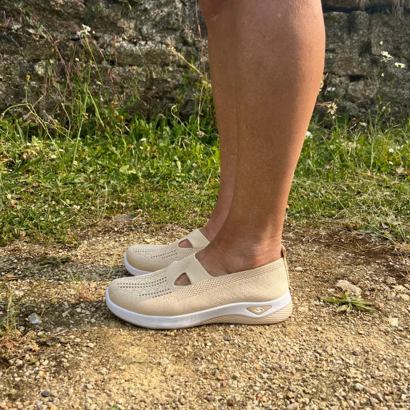 Sneaker comoda e leggera senza lacci in maglia per donna