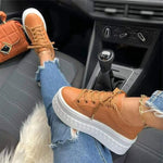 Sneaker con zeppa e suola spessa in similpelle per donna
