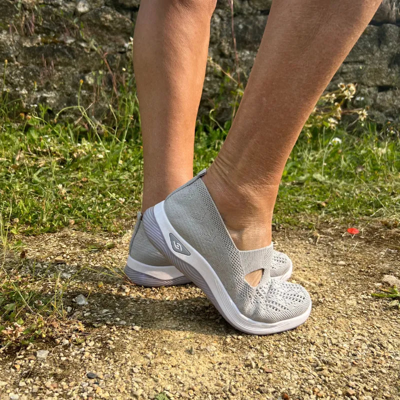 Sneaker comoda e leggera senza lacci in maglia per donna
