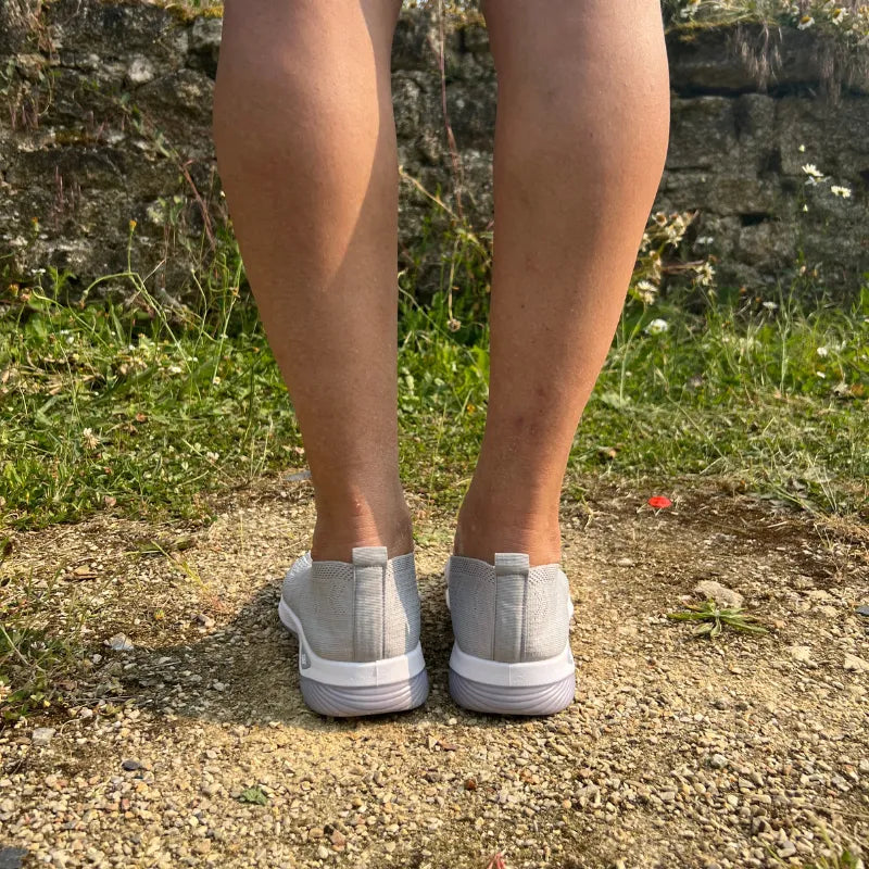 Sneaker comoda e leggera senza lacci in maglia per donna