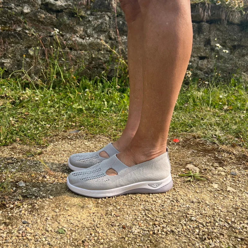 Sneaker comoda e leggera senza lacci in maglia per donna
