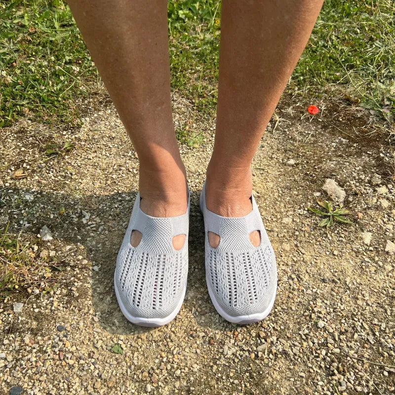 Sneaker comoda e leggera senza lacci in maglia per donna
