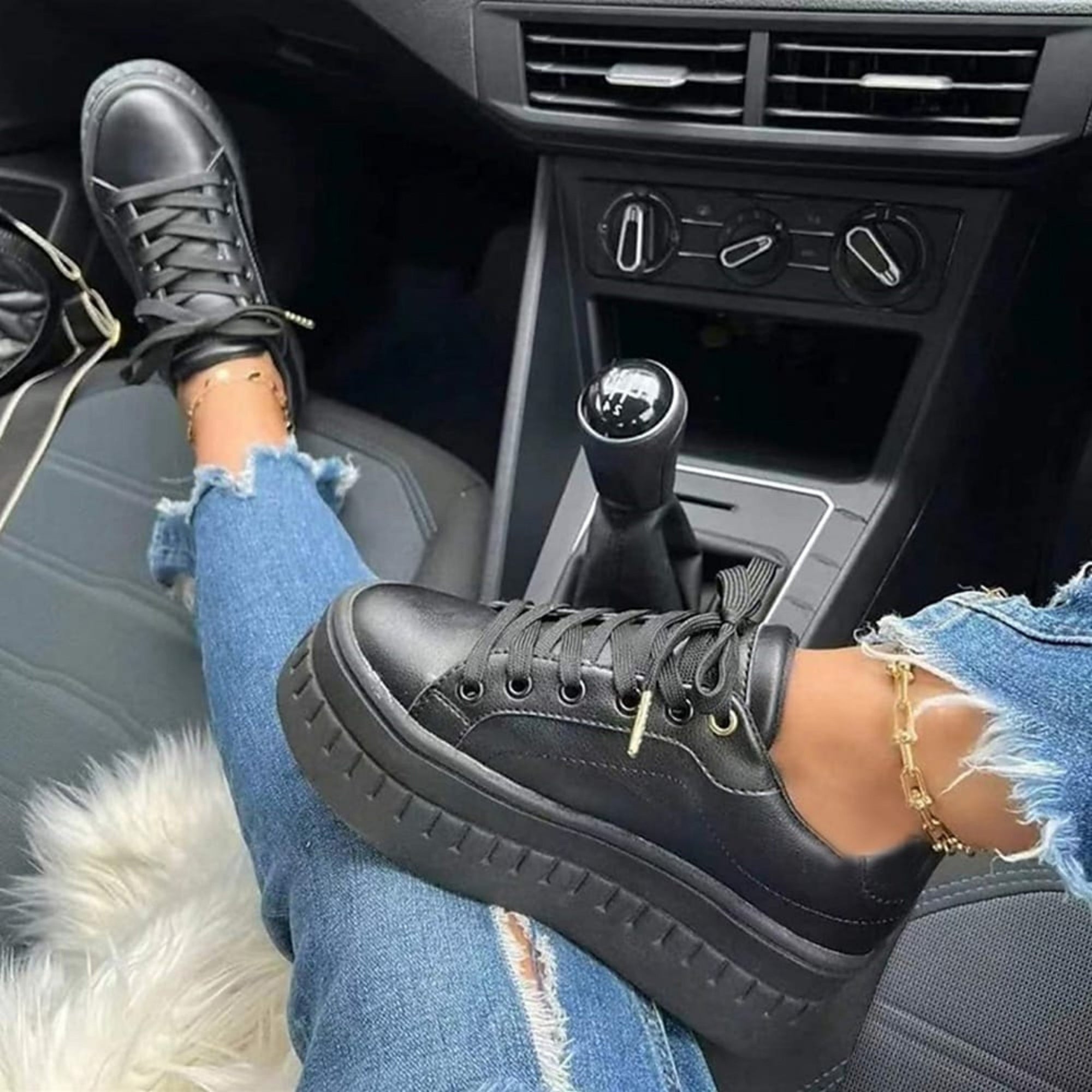 Sneaker con zeppa e suola spessa in similpelle per donna