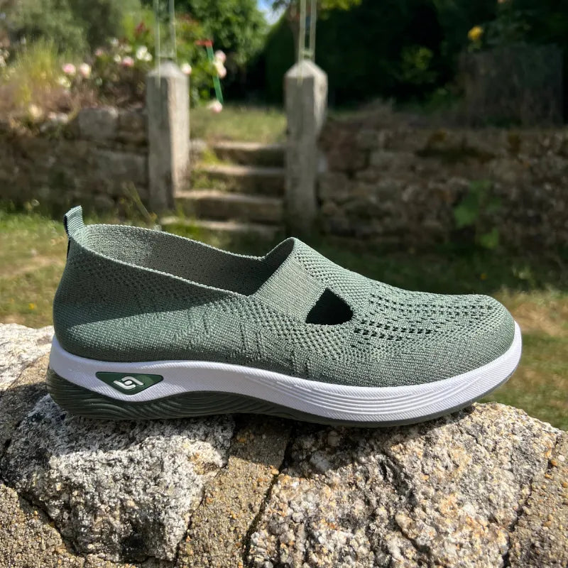 Sneaker comoda e leggera senza lacci in maglia per donna
