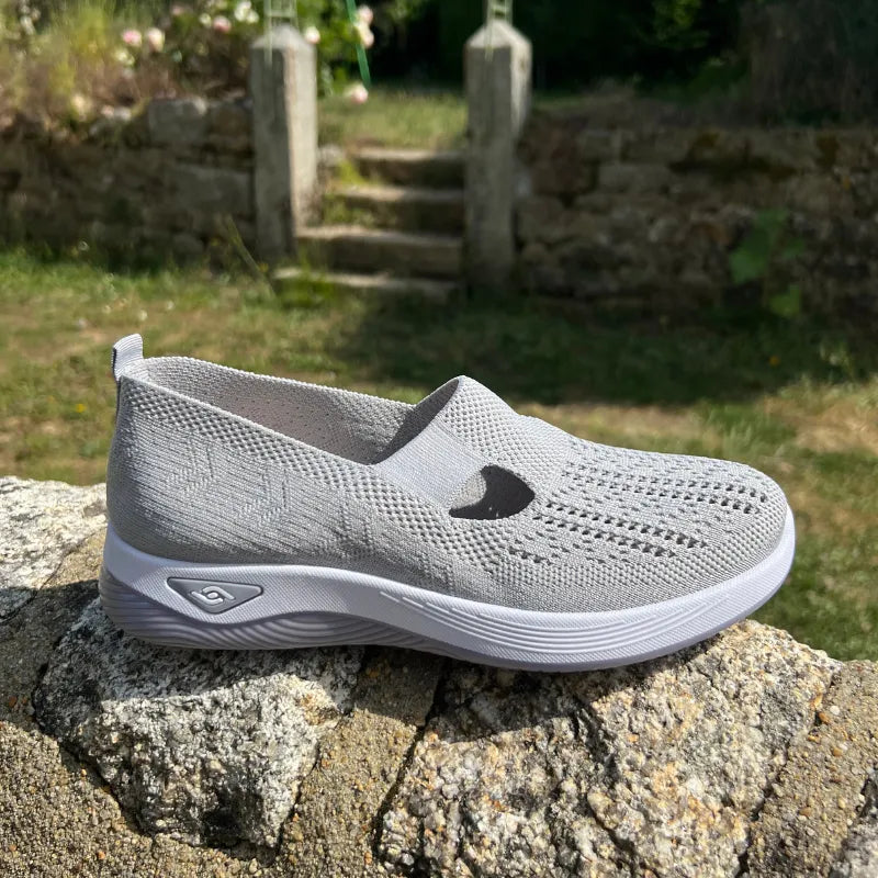Sneaker comoda e leggera senza lacci in maglia per donna