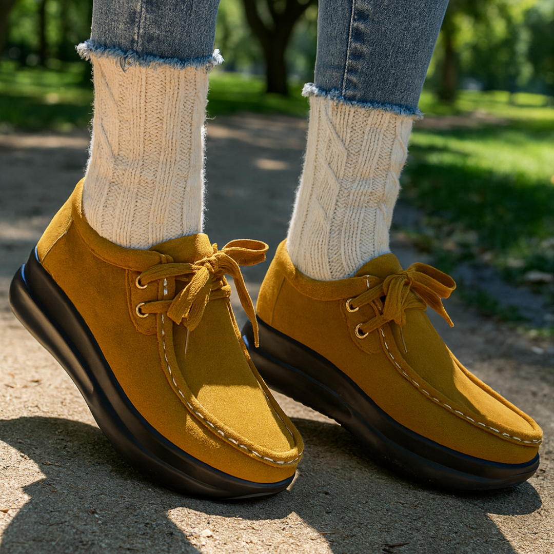 Mocassino Confort con Lacci e Suola Platform in Camoscio per Donna