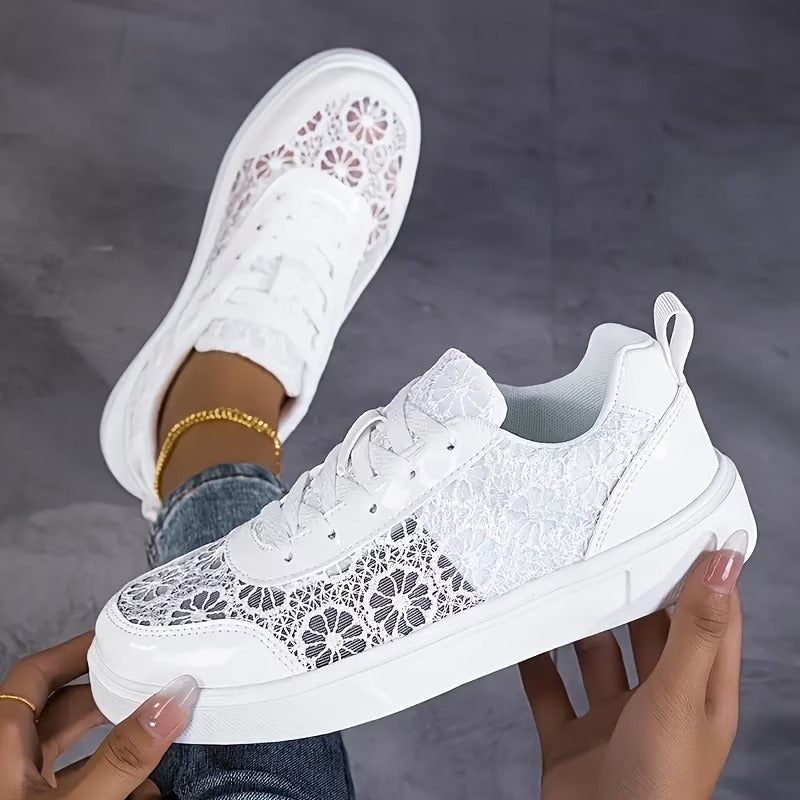 Sneakers in pizzo floreale con lacci da donna