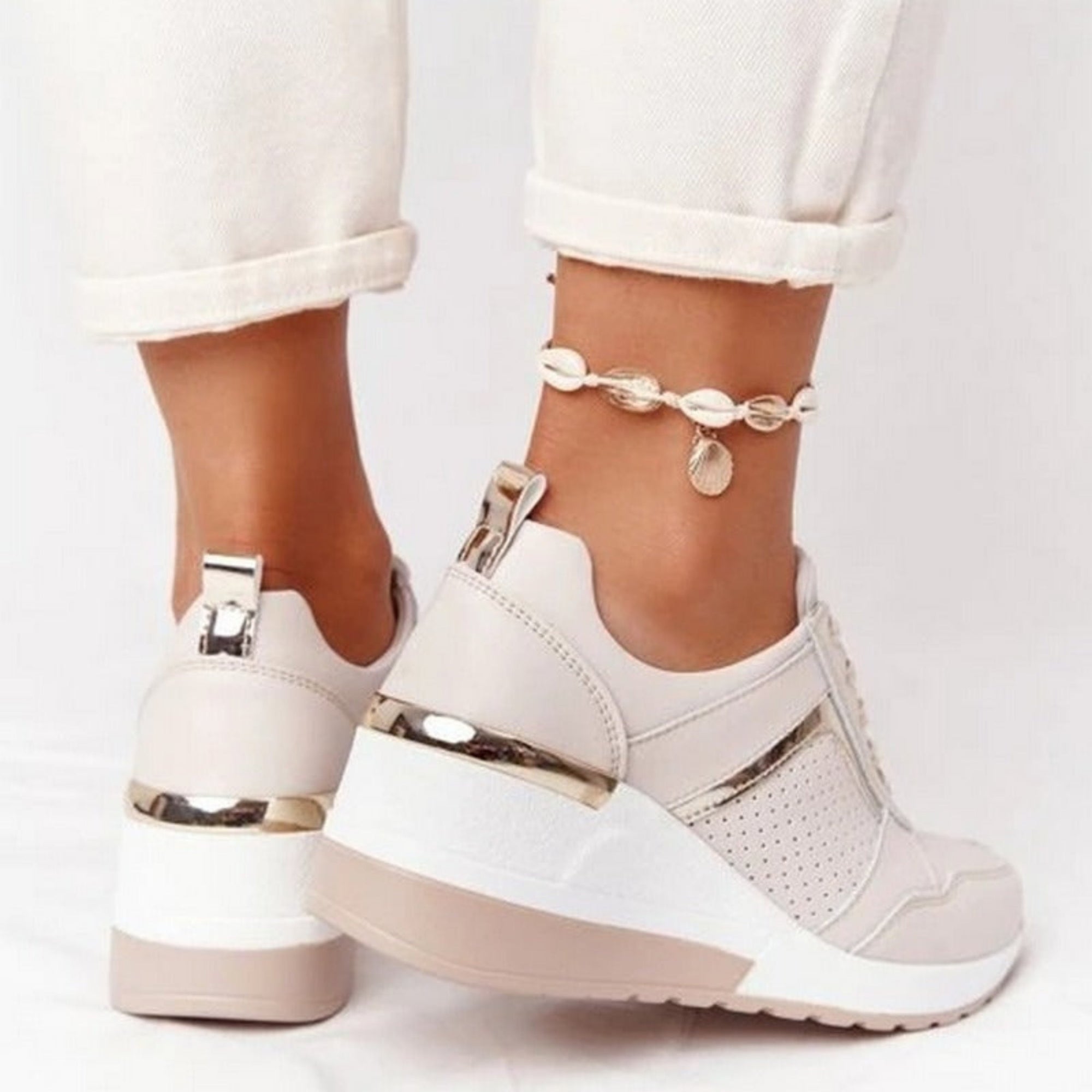 Sneaker con zeppa comfort in similpelle da donna