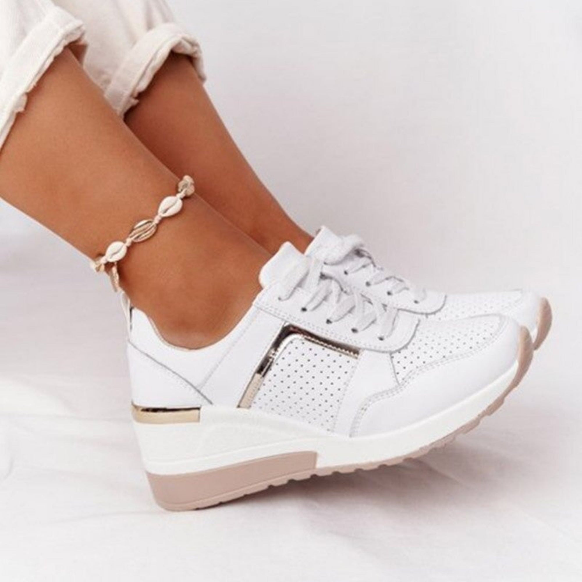 Sneaker con zeppa comfort in similpelle da donna