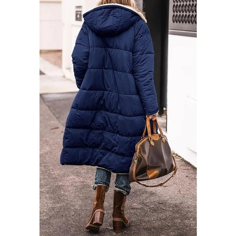 Piumino lungo con cappuccio e fodera in sherpa per donna