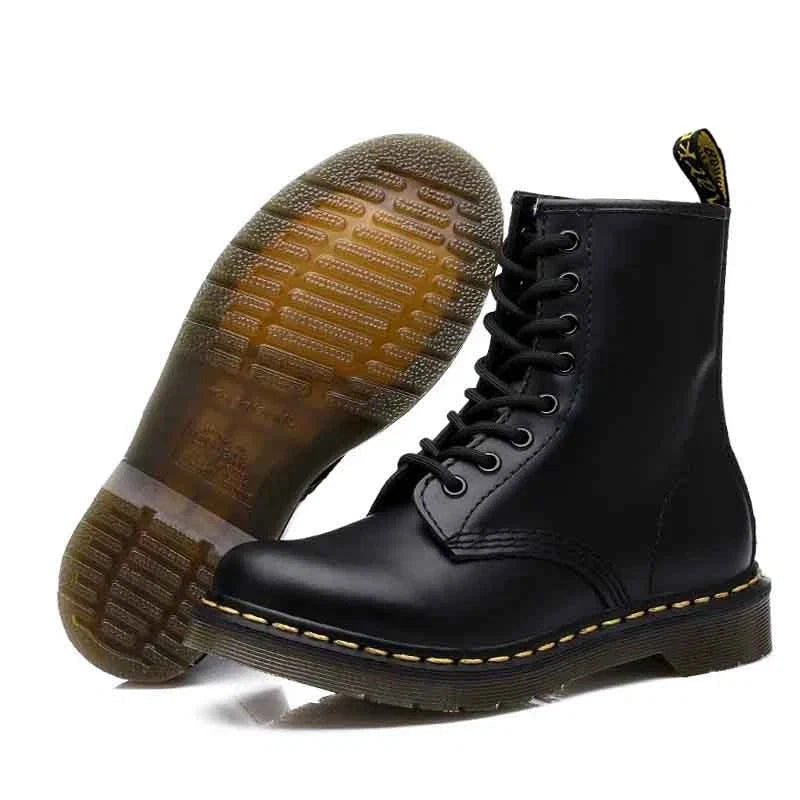 Stivali Martin con lacci in pelle da donna