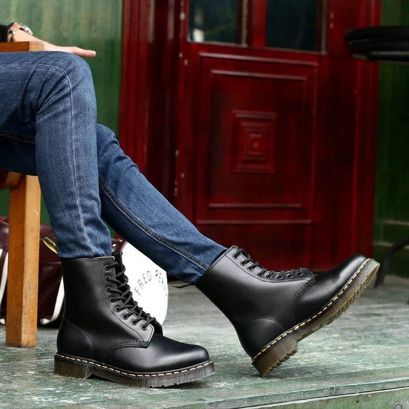 Stivali Martin con lacci in pelle da donna