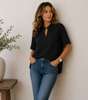 Blusa con scollo a V e dettaglio raffinato per donna