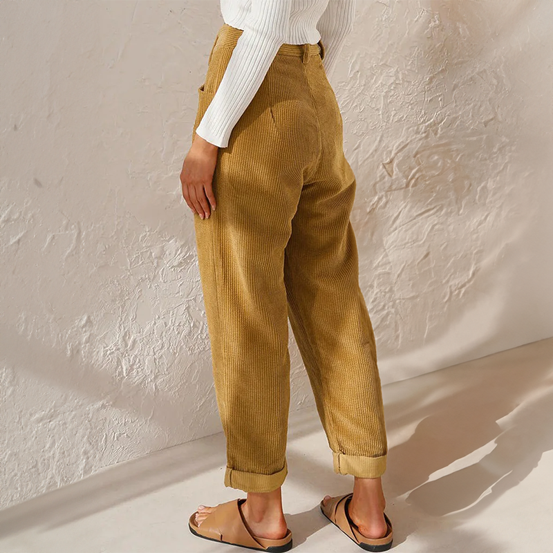 Pantaloni a vita alta in velluto a coste con taglio a carota per donna