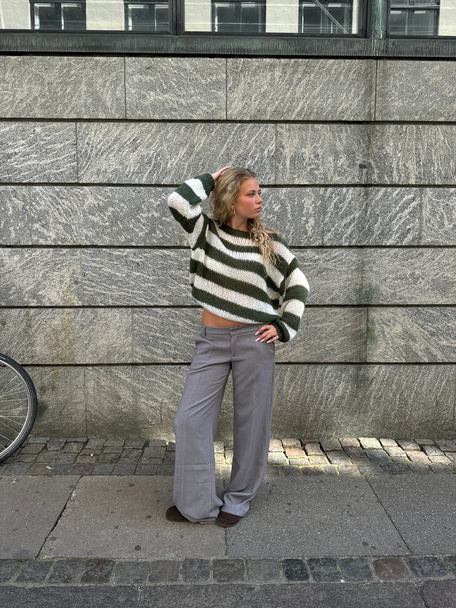 Maglione a maniche lunghe e collo tondo in maglia grossa a righe per donna