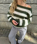 Maglione a maniche lunghe e collo tondo in maglia grossa a righe per donna