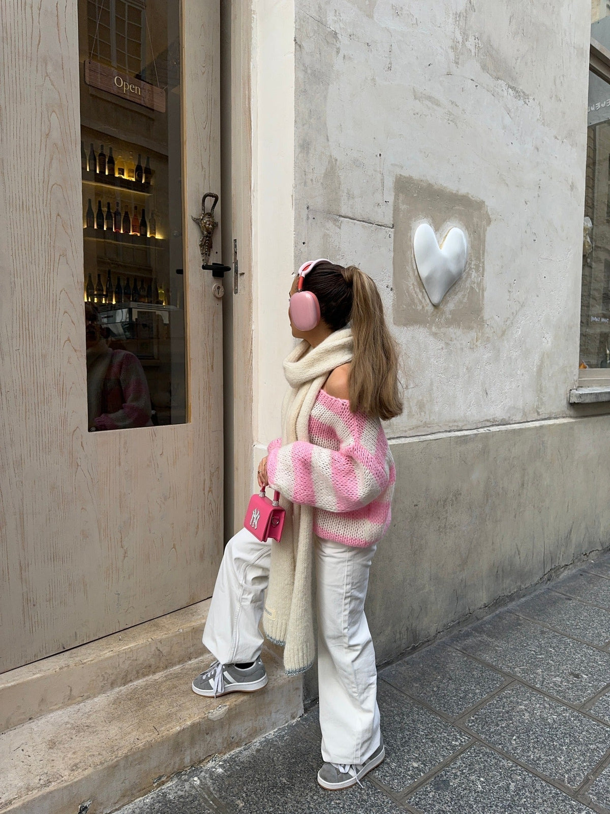 Maglione a maniche lunghe e collo tondo in maglia grossa a righe per donna