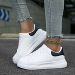 Sneaker Confort con Suola Spessa in Pelle Sintetica per Donna