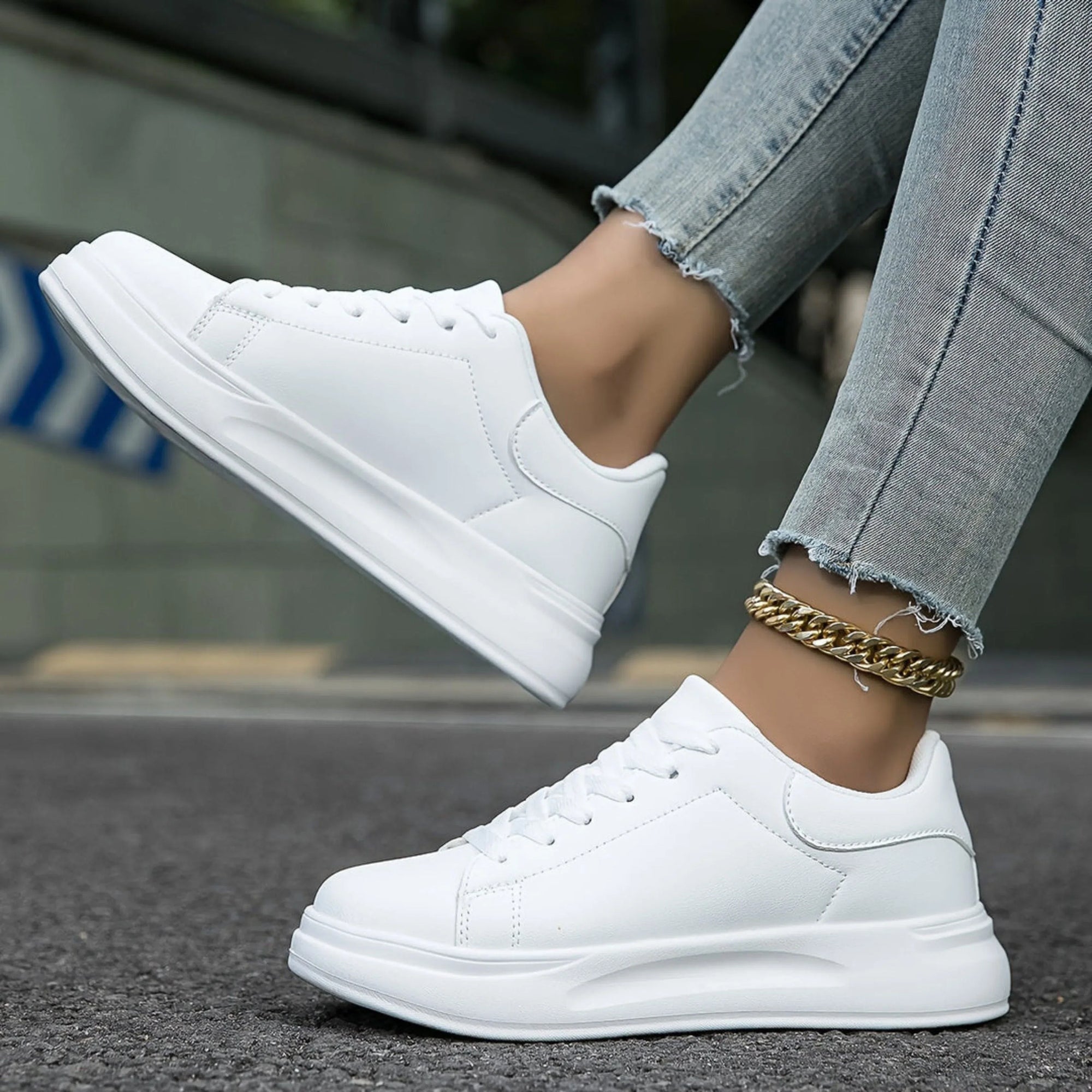 Sneaker Confort con Suola Spessa in Pelle Sintetica per Donna