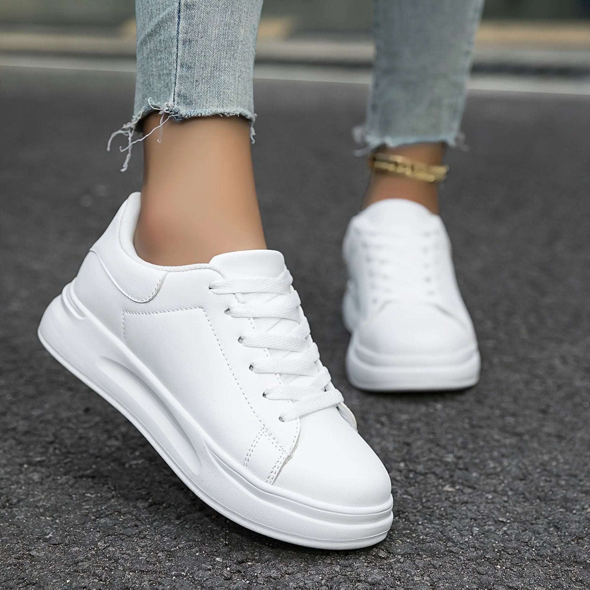 Sneaker Confort con Suola Spessa in Pelle Sintetica per Donna