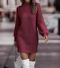 Vestito maglione corto aderente a maniche lunghe e collo alto per donna