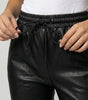 Pantaloni cargo in ecopelle con vita elastica da donna
