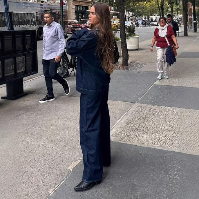 Pantaloni larghi e lunghi in denim con cuciture a vista da donna