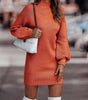 Vestito maglione corto aderente a maniche lunghe e collo alto per donna