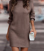 Vestito maglione corto aderente a maniche lunghe e collo alto per donna
