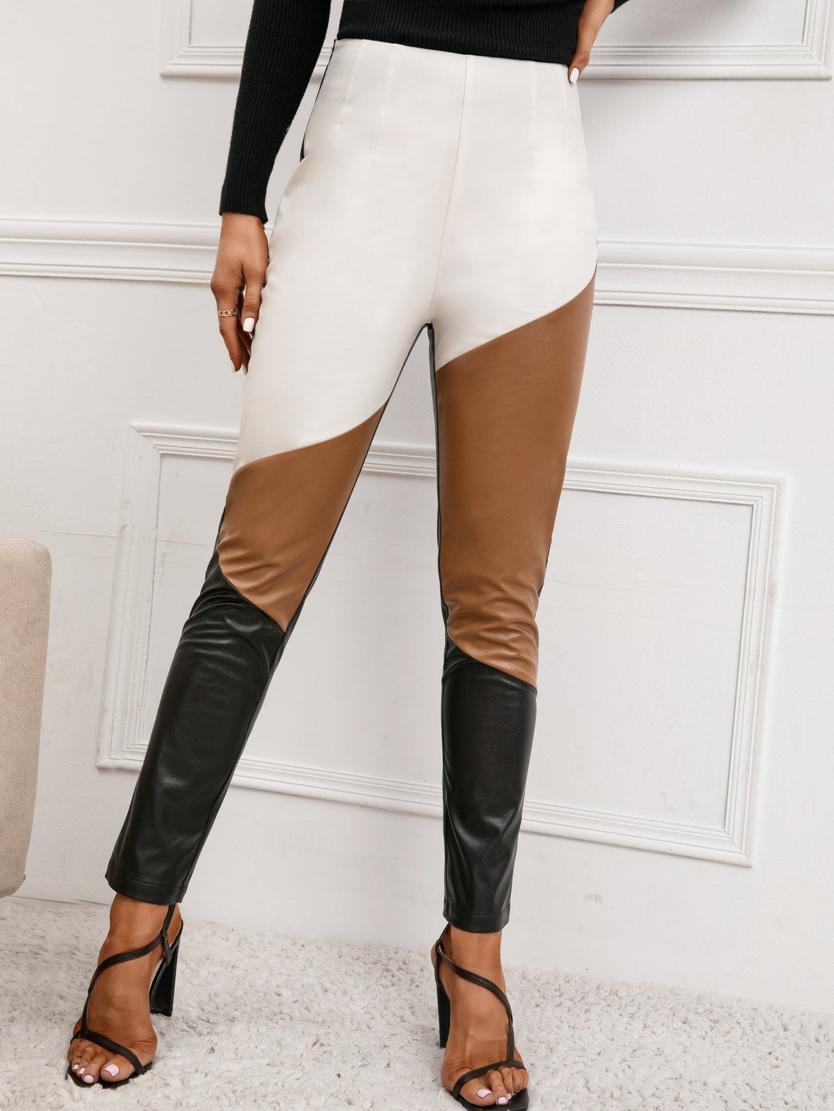 Pantaloni a vita alta in similpelle a taglio slim da donna  