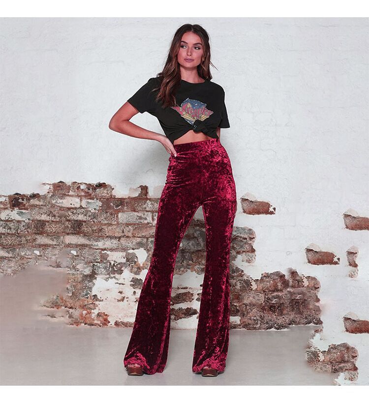 Pantaloni larghi a vita alta e lucidi da donna