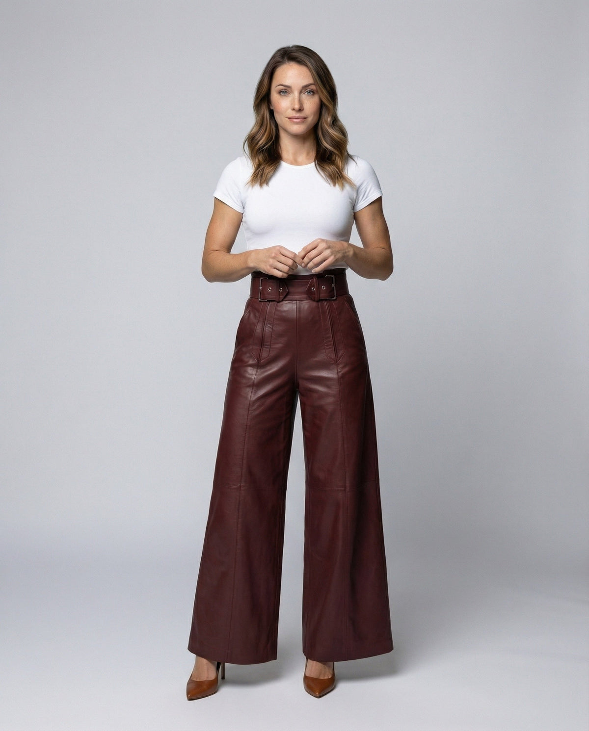 Pantaloni larghi a vita alta in ecopelle con cintura da donna