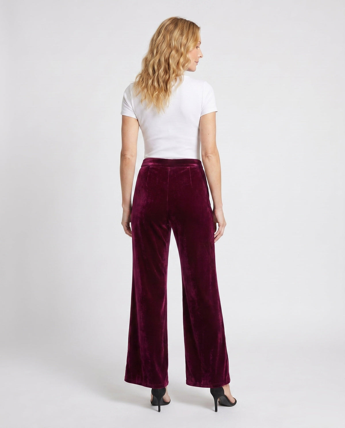 Pantaloni in velluto a vita alta con taglio svasato da donna