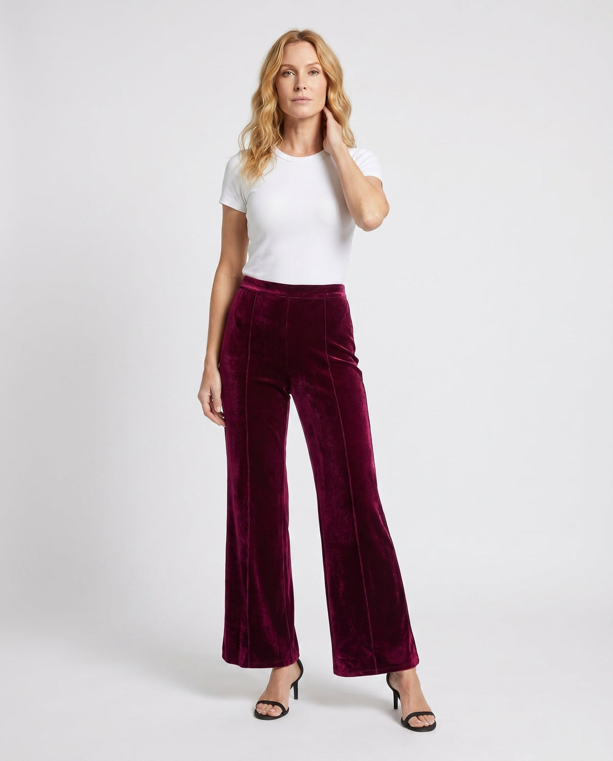 Pantaloni in velluto a vita alta con taglio svasato da donna